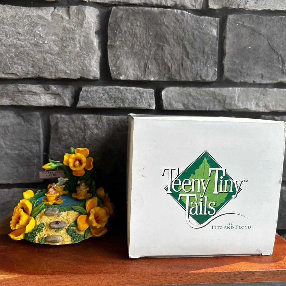 Fitz and Floyd Teeny Tiny Tails Music Box Daffodil Twirl Cottage Grandmacore EUC